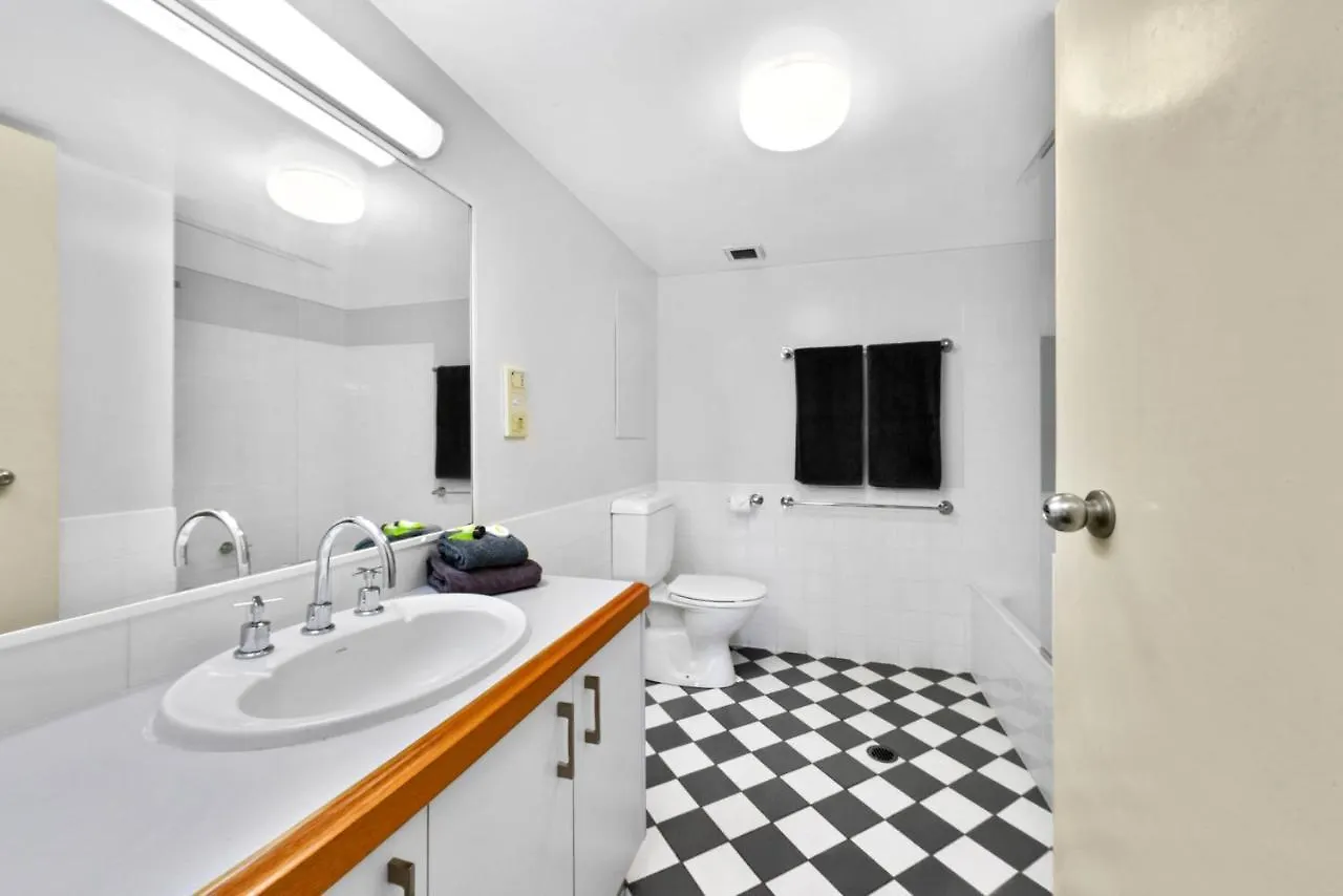 Gena Apartments Unit 13 Kings Beach Qld 卡伦德拉 0*,